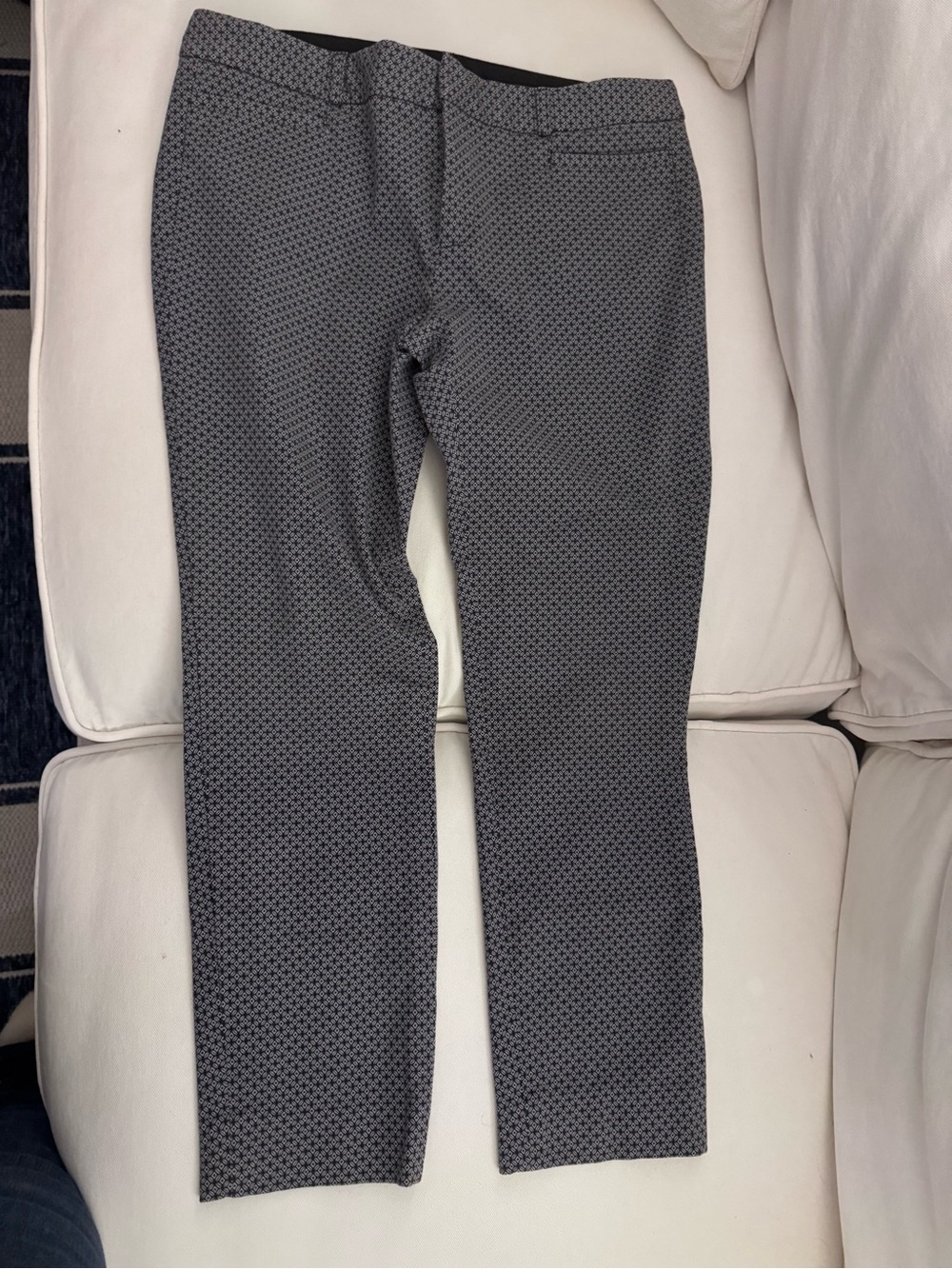 Banana Republic Women’s Straight Leg Pants in Charcoal Pattern